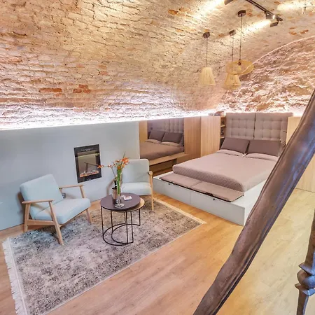 Historic & Modern Arch-studio - Arcloft07 Apartment