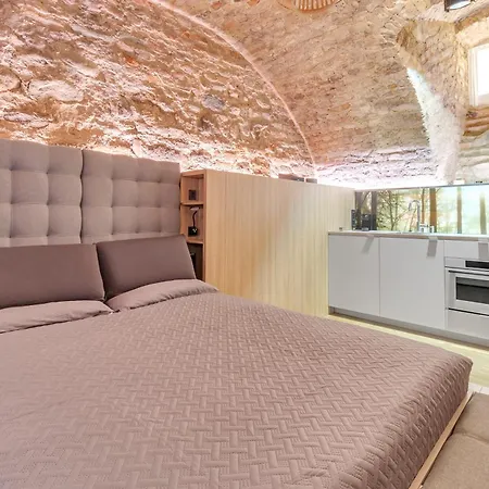 Historic & Modern Arch-studio - Arcloft07 Apartman